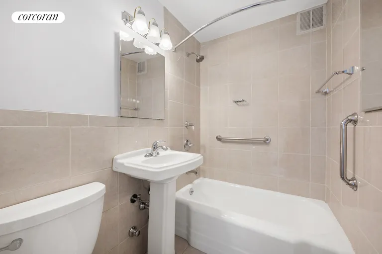New York City Real Estate | View 165 East 32Nd Street, 9B | Full Bathroom | View 6