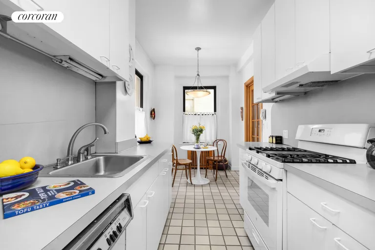 New York City Real Estate | View 215 West 92nd Street, 2G | room 7 | View 8