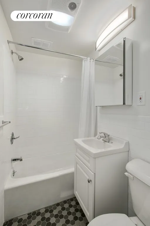 New York City Real Estate | View 30 Horatio Street, 2B | Full Bathroom | View 5