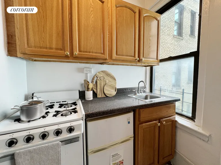 New York City Real Estate | View 155 East 52Nd Street, 8L | room 2 | View 3