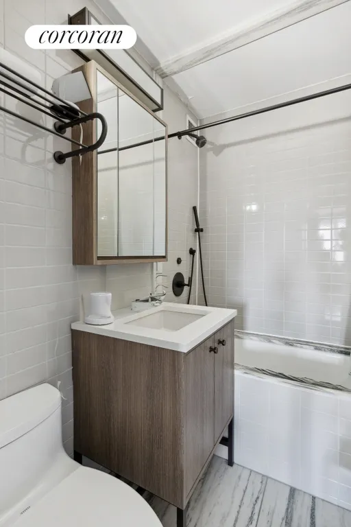 New York City Real Estate | View 175 West 95th Street, 24A | Full Bathroom | View 5