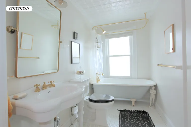 New York City Real Estate | View 255 Wythe Avenue, 2 | Full Bathroom | View 6