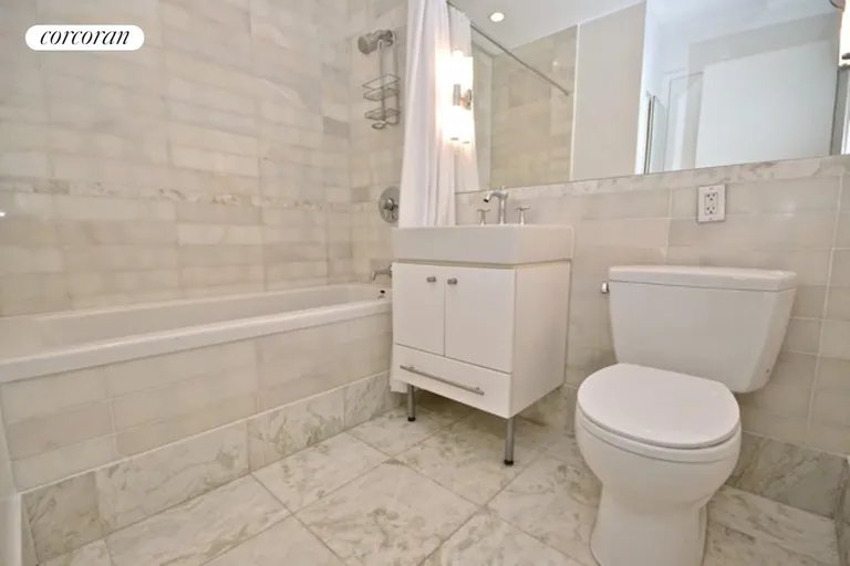 New York City Real Estate | View 635 West 42Nd Street, 7J | Full Bathroom | View 4