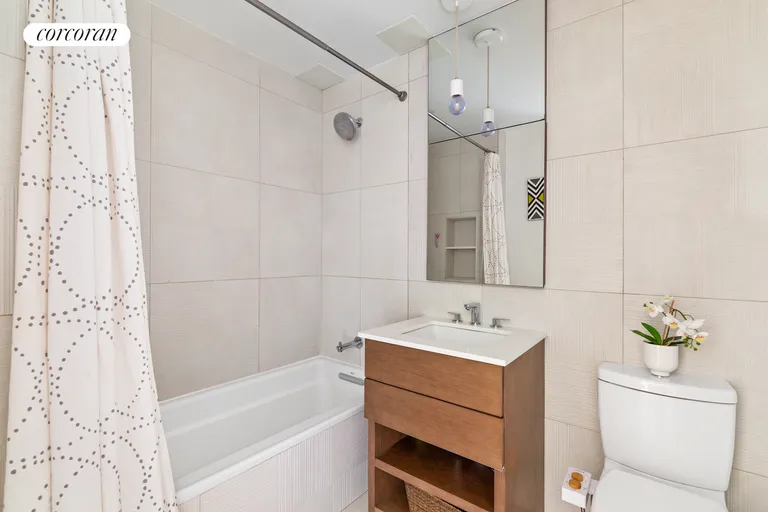New York City Real Estate | View 2100 Bedford Avenue, 7D | Full Bathroom | View 5