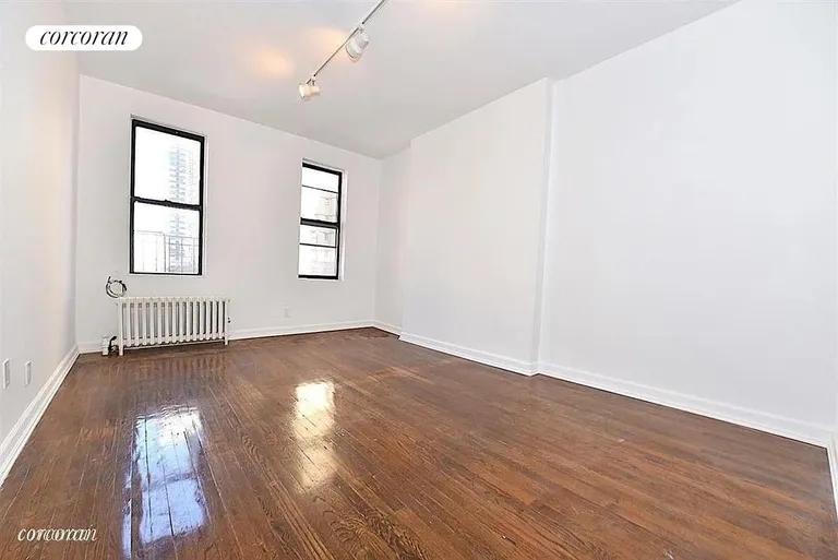 New York City Real Estate | View 301 East 95th Street, 4B | room 2 | View 3