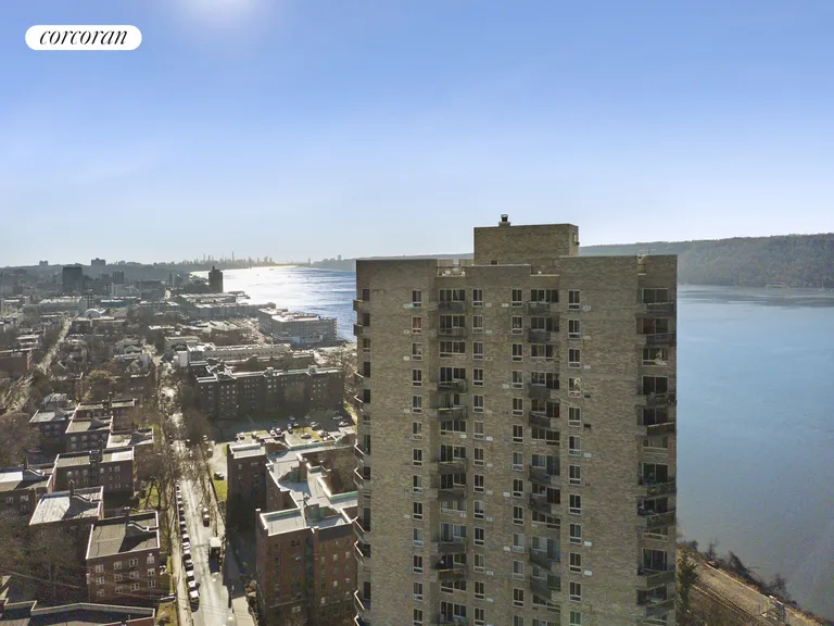 New York City Real Estate | View 1 Glenwood Avenue, 18G | room 6 | View 7