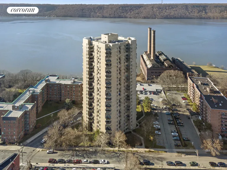 New York City Real Estate | View 1 Glenwood Avenue, 18G | room 8 | View 9