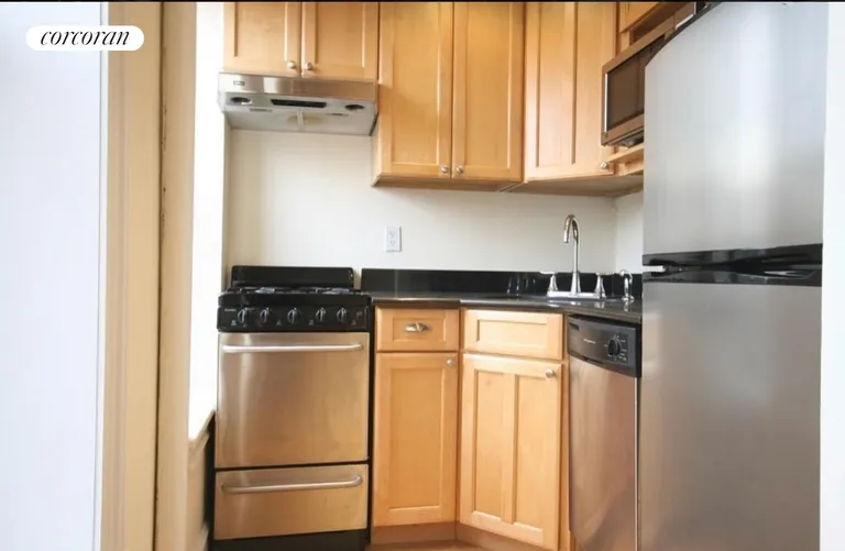 New York City Real Estate | View 365 Hoyt Street, 3 | room 2 | View 3