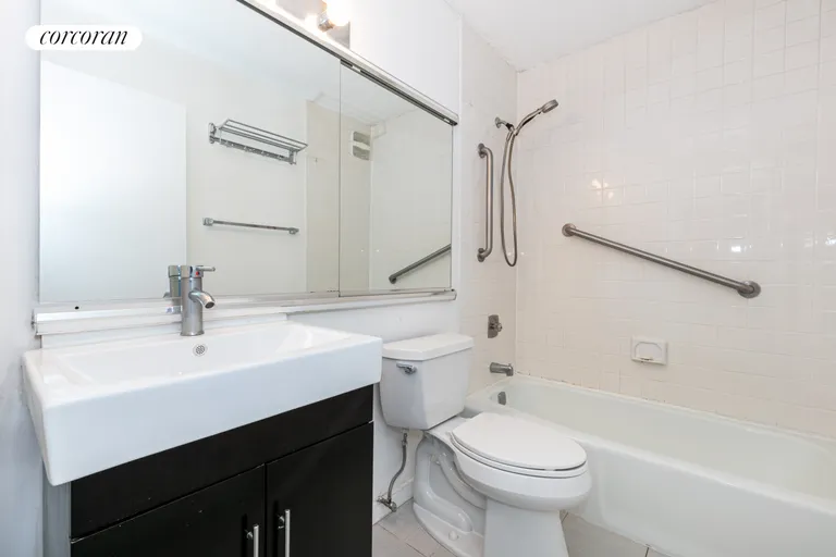 New York City Real Estate | View 2 Bayclub Drive, 8T | Full Bathroom | View 7
