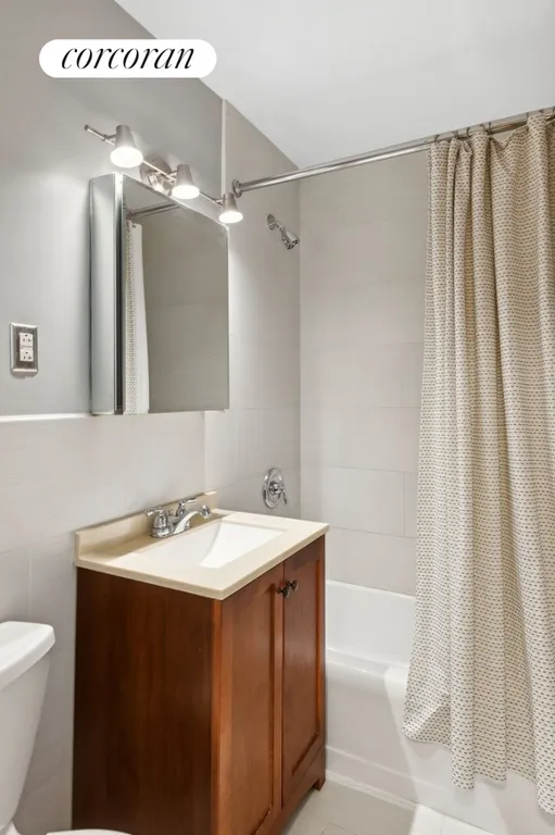 New York City Real Estate | View 201 EAST 25TH STREET, 12B | Full Bathroom | View 4