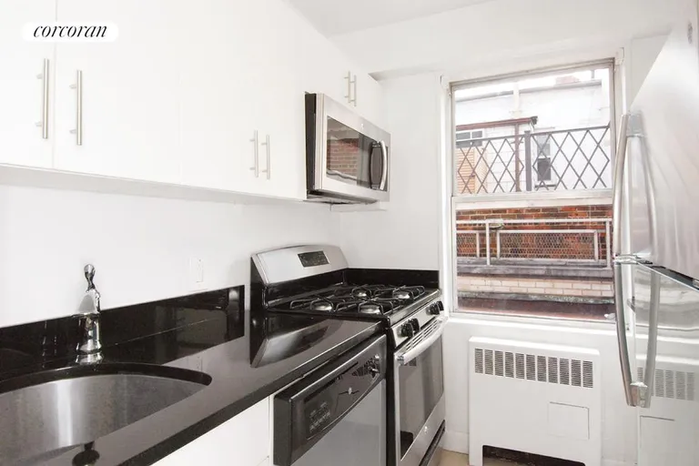 New York City Real Estate | View 230 East 79th Street, 19B | room 2 | View 3