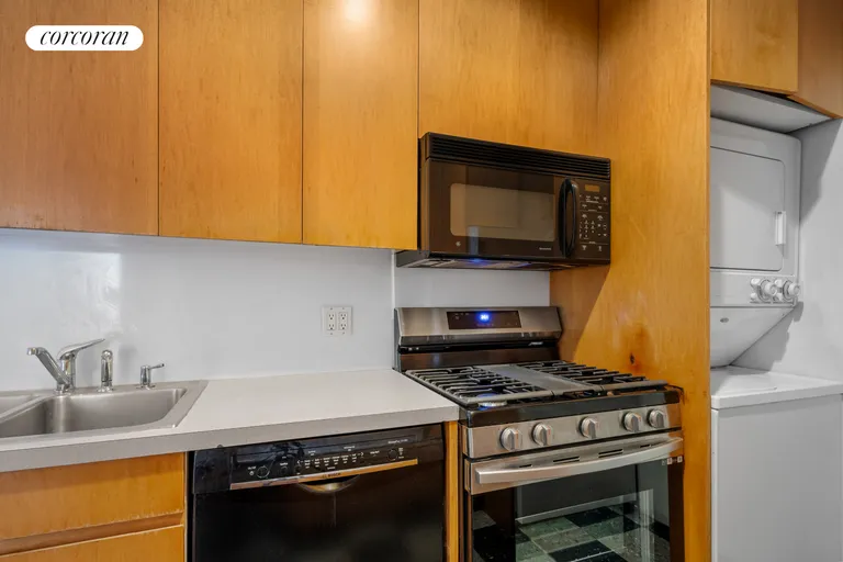 New York City Real Estate | View 153 Chambers Street, 4 | Kitchen | View 8