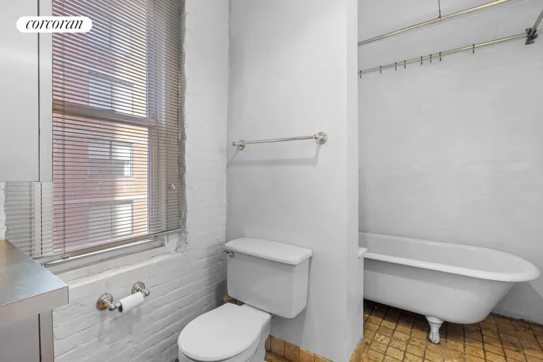 New York City Real Estate | View 153 Chambers Street, 4 | Full Bathroom | View 12