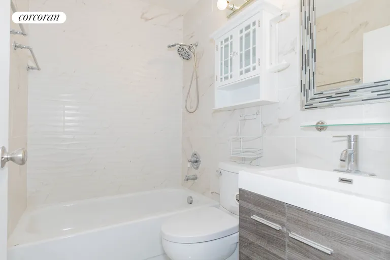 New York City Real Estate | View 301 West 110th, 19D | Full Bathroom | View 12