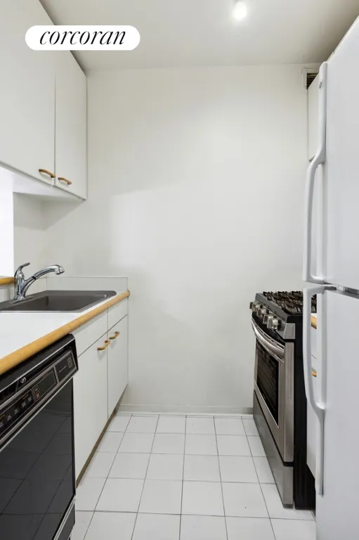 New York City Real Estate | View 2000 Broadway, 5G | room 2 | View 3