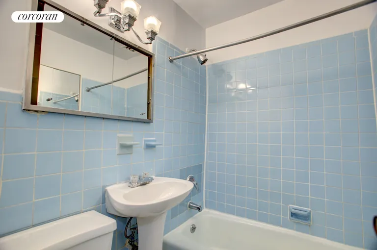 New York City Real Estate | View 159 West 73rd Street, 2R | Full Bathroom | View 6