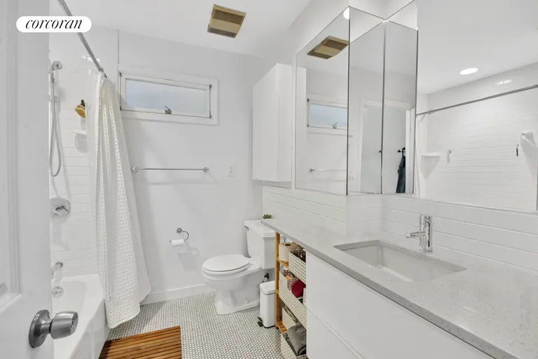 New York City Real Estate | View 160 5th Avenue, 4L | Full Bathroom | View 6