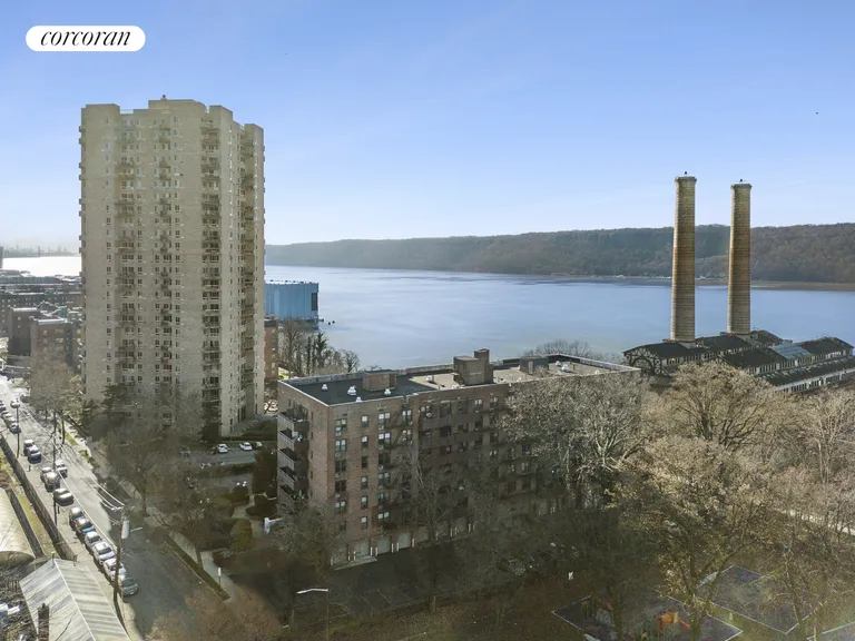 New York City Real Estate | View 1 Glenwood Avenue, 20J | room 9 | View 10