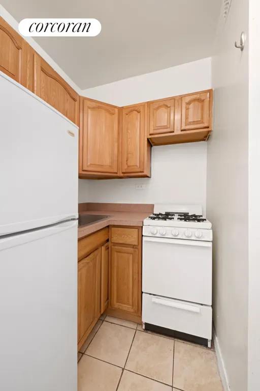 New York City Real Estate | View 210 East 36th Street, 9C | Kitchen | View 5