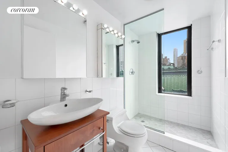 New York City Real Estate | View 445 Fifth Avenue, 16F | Full Bathroom | View 5