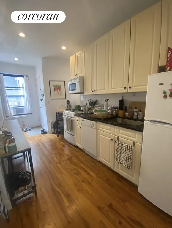 New York City Real Estate | View 413 East 70th Street, 24 | room 2 | View 3