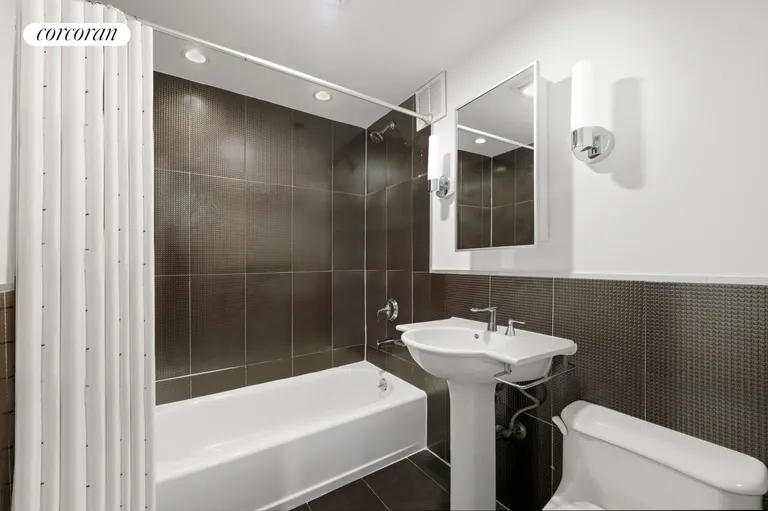 New York City Real Estate | View 250 East 31st Street, 3B | Full Bathroom | View 6