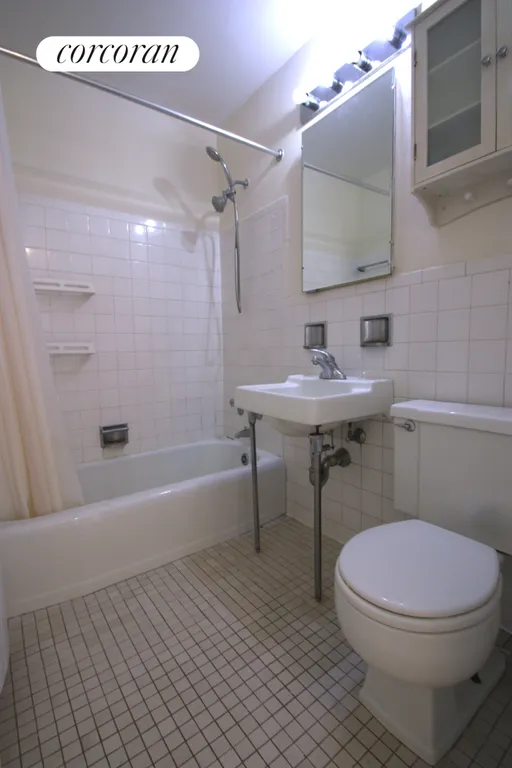 New York City Real Estate | View 300 East 33rd Street, 4A | Full Bathroom | View 6