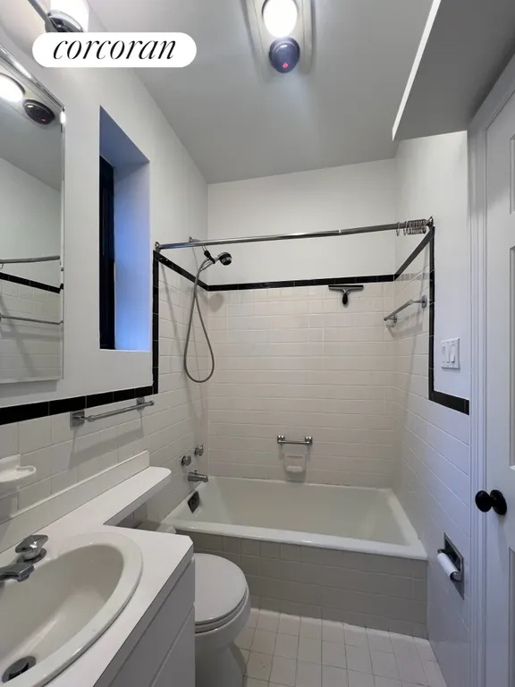 New York City Real Estate | View 120 East 86th Street, 6A | Full Bathroom | View 11
