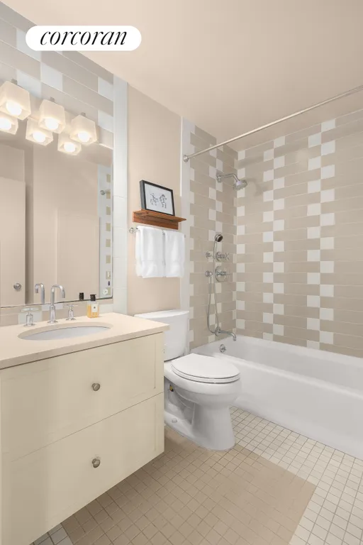 New York City Real Estate | View 200 East 89th Street, 27B | 2nd Bathroom | View 7