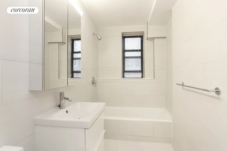 New York City Real Estate | View 111 East 88th Street, 6D | Primary Bathroom | View 7