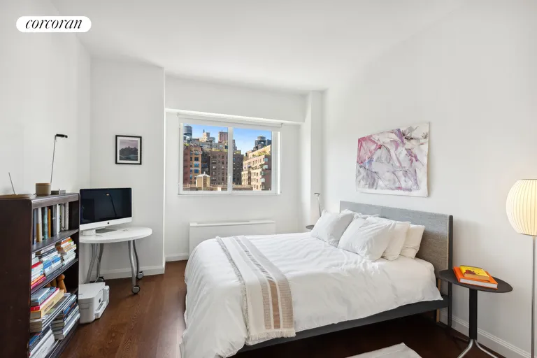 New York City Real Estate | View 200 East 94th Street, 902 | room 3 | View 4