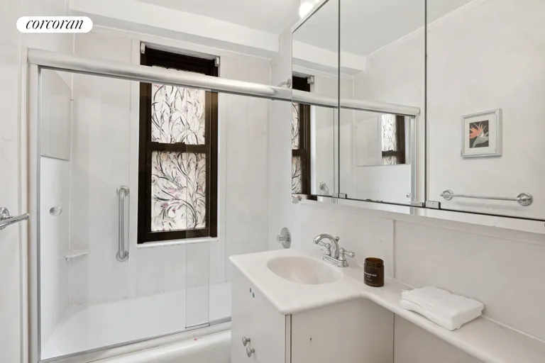 New York City Real Estate | View 305 East 40th Street, 8R | room 6 | View 7