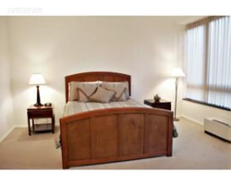 New York City Real Estate | View 100 United Nations Plaza, 7G | room 1 | View 2