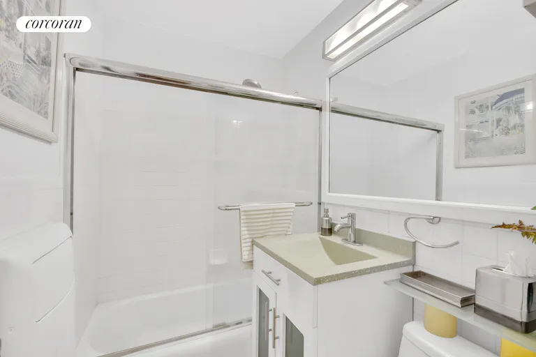 New York City Real Estate | View 340 East 80th Street, 18A | Full Bathroom | View 8