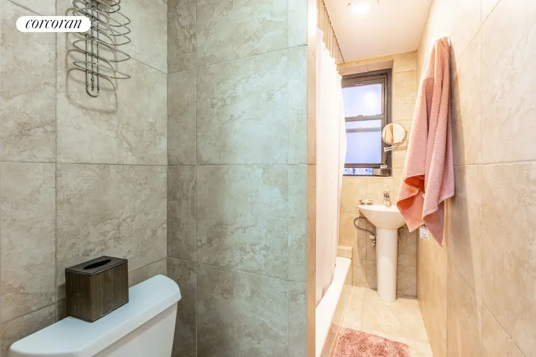 New York City Real Estate | View 12 West 44th Street, 1108 | Full Bathroom | View 4