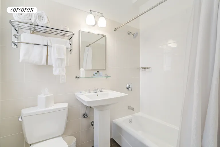 New York City Real Estate | View 144 East 40th Street, 503 | Full Bathroom | View 4