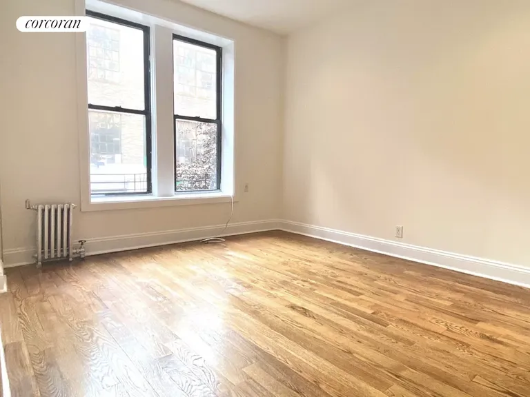 New York City Real Estate | View 222 Thompson Street, 7 | room 1 | View 2