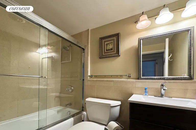 New York City Real Estate | View 150 West 51st Street, 1609 | Full Bathroom | View 6