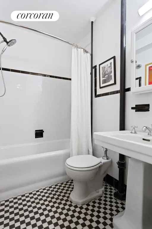 New York City Real Estate | View 140 East 40th Street, 2AB | Full Bathroom | View 9