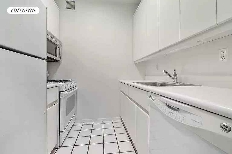 New York City Real Estate | View 205 East 68th Street, T5B | room 6 | View 7