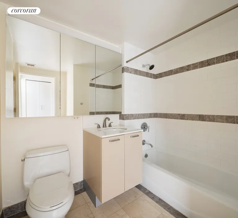 New York City Real Estate | View 425 Main Street, 9F | Full Bathroom | View 12