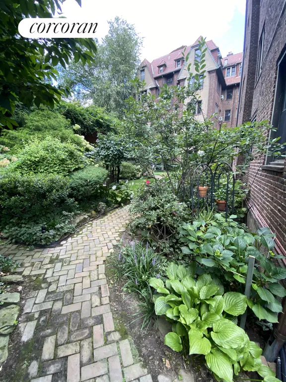 New York City Real Estate | View 1 Ascan Avenue, 35 | room 9 | View 10
