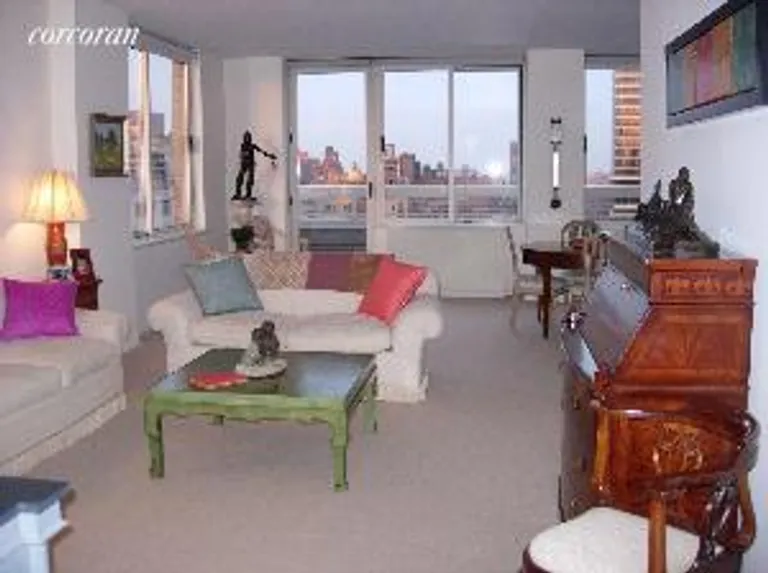 New York City Real Estate | View 170 East 87th Street, W17D | 2 Beds, 2 Baths | View 1
