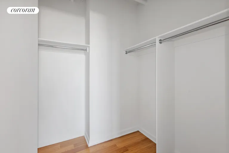 New York City Real Estate | View 425 Main Street, PH1C | Primary Walk-in Closet | View 10