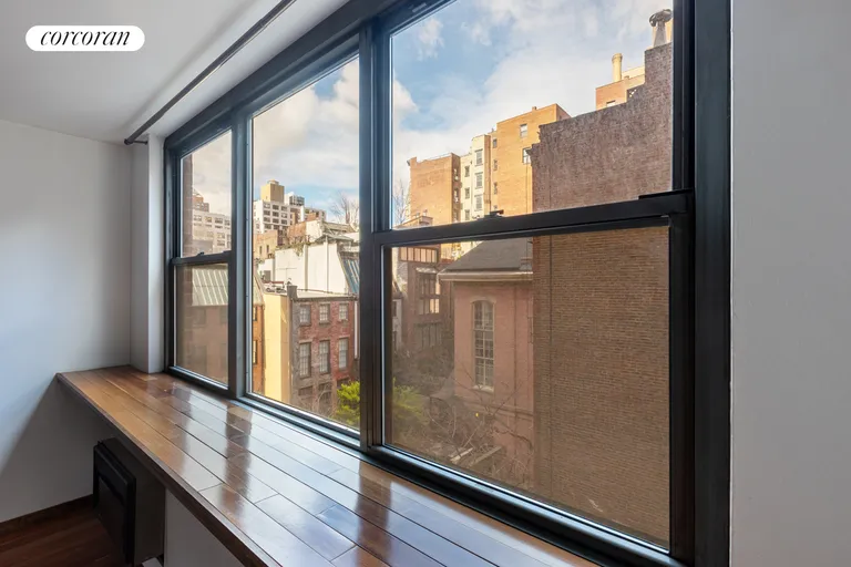 New York City Real Estate | View 32 Gramercy Park South, 5H | room 1 | View 2