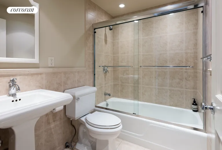 New York City Real Estate | View 280 Park Avenue South, 7H | Primary Bathroom | View 4