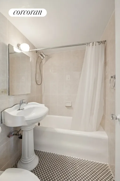 New York City Real Estate | View 45 Tudor City Place, 801 | Full Bathroom | View 7