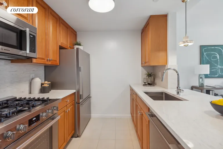 New York City Real Estate | View 425 Main Street, 7D | room 3 | View 4