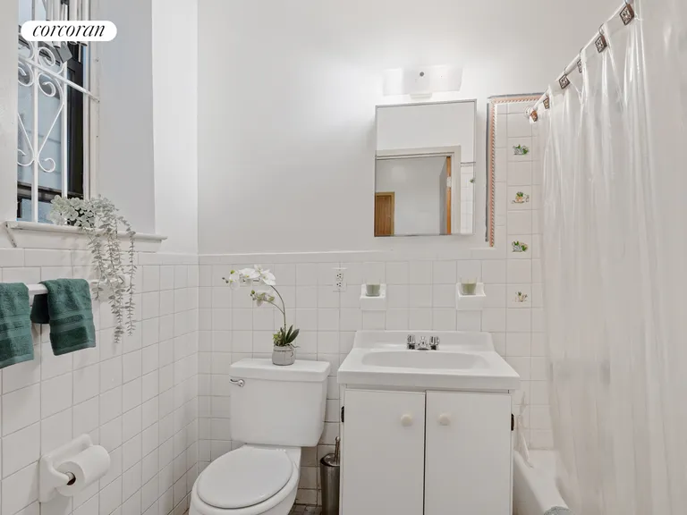 New York City Real Estate | View 417 Chauncey Street, 1A | Full Bathroom | View 8