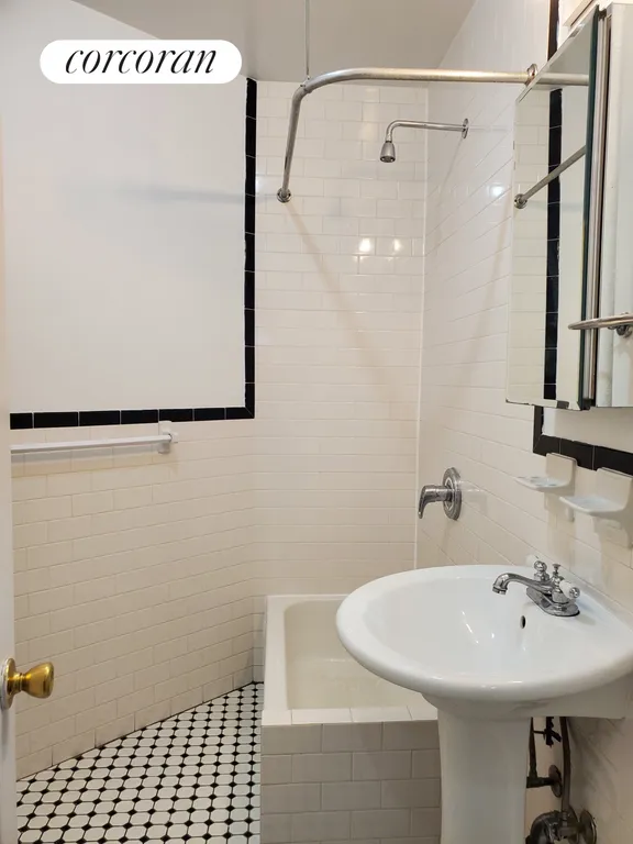 New York City Real Estate | View 114 East 1st Street, 1 | room 3 | View 4